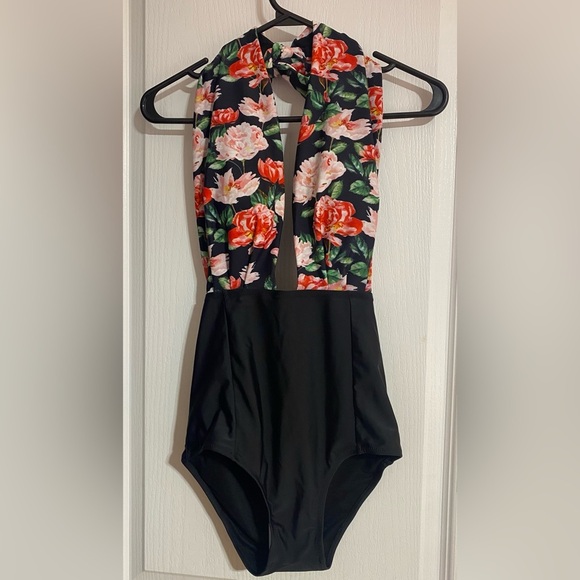 NWT Cupshe Halter Tie Plunge Floral Beachy One Piece Bathing Suit Size Large - Picture 2 of 10